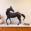 تمثال حصان أسود أنيق للزينة، ديكور منزلي، تحفة فنية، حصان مع طائر ذهبي، تصميم مودرن، هدية مميزة، تماثيل حيوانات.