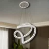 نجفة عصرية بتصميم انسيابي منحني وإضاءة LED فاخرة تضيف أناقة لديكور غرفة المعيشة