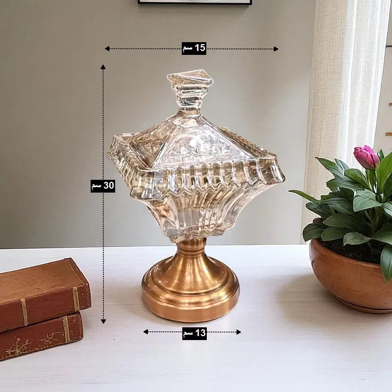 بونبونيرة كريستال كلاسيكية فاخرة بقاعدة ذهبية – تحفة ديكور أنيقة، موديل 022668 صورة توضيحية لأبعاد البونبونيرة الكريستالية، مع إشارات للقياسات: الارتفاع 30 سم، العرض 15 سم، وقطر القاعدة 13 سم.