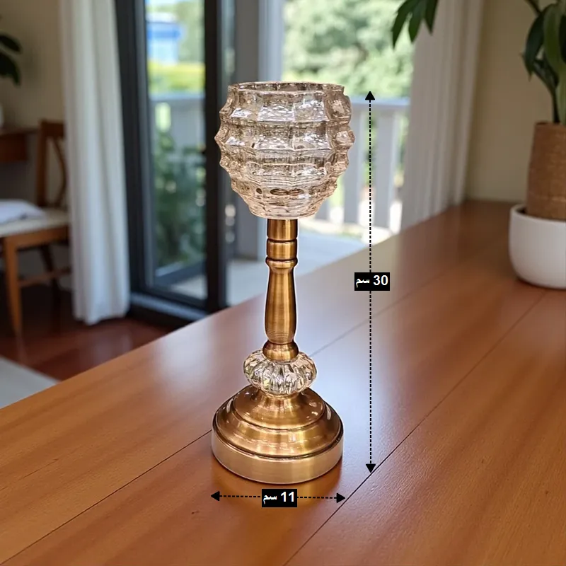 صورة توضيحية لأبعاد الشمعدان الكريستالي، ارتفاعه 30 سم وقطره 11 سم.