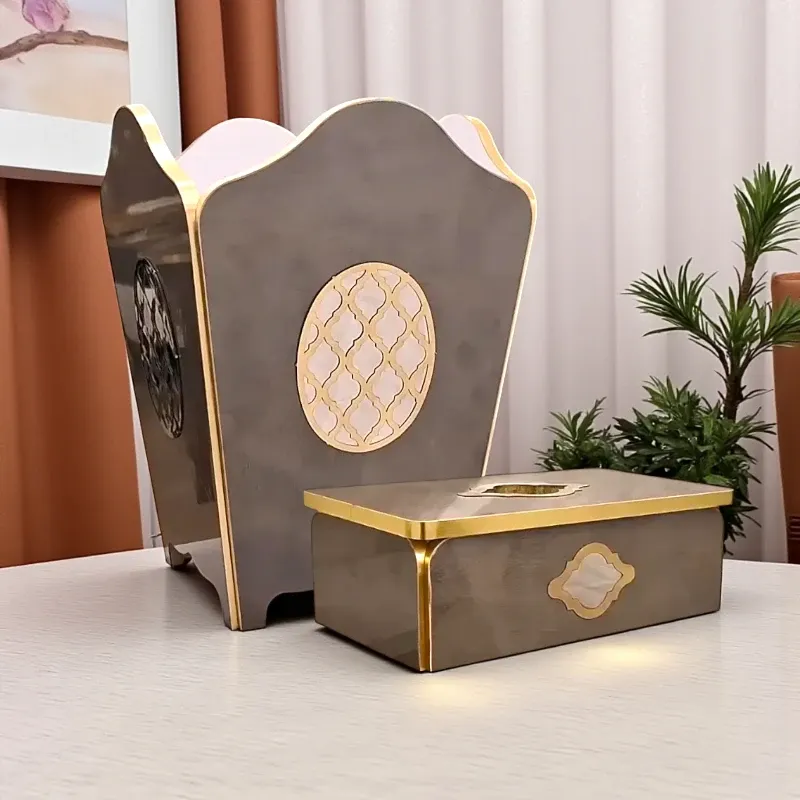 طقم سلة مهملات وعلبة مناديل بتصميم فاخر بني بتفاصيل ذهبية، ديكور عصري فاخر.
