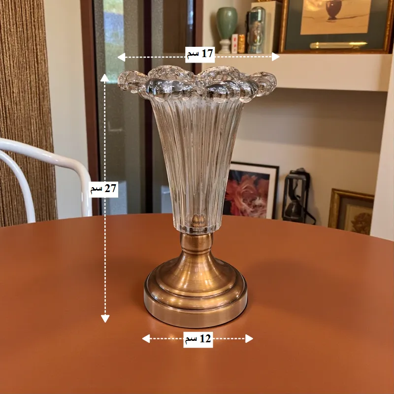 فازة زجاج كريستالي بأبعاد موضحة: ارتفاع 27 سم وقطر علوي 17 سم وقطر القاعدة 12 سم