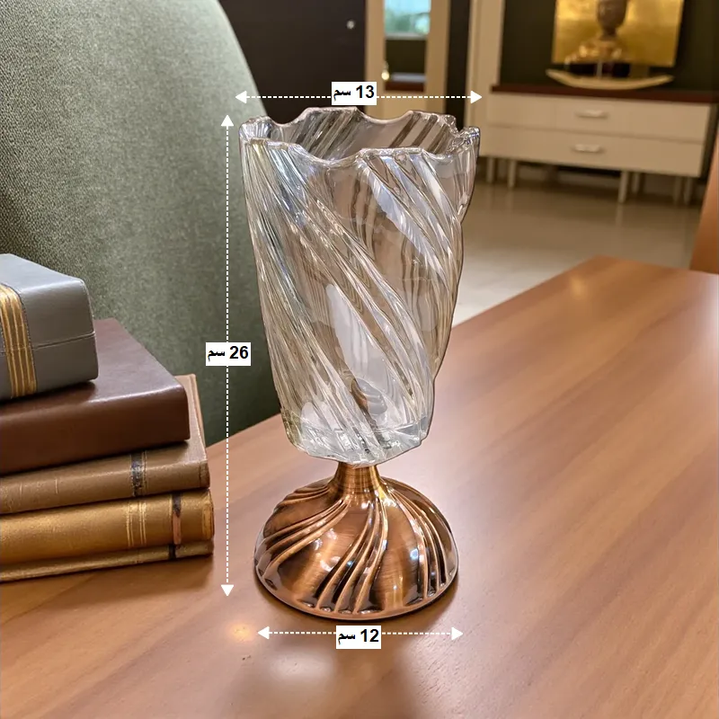 فازة زجاجية بأبعاد موضحة: ارتفاع 26 سم وقطر علوي 13 سم وقطر القاعدة 12 سم