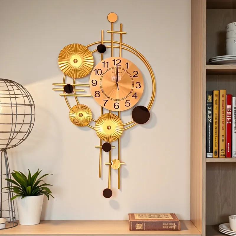 ساعة حائط معدنية ذهبية كبيرة بتصميم عصري مجرد، ديكور فخم 80 سم، موديل 029727
