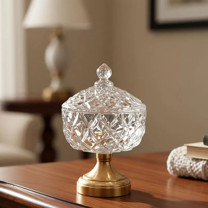 بونبونيرة تحفة فنية تجمع بين صفاء الكريستال وفخامة اللون الذهبي.