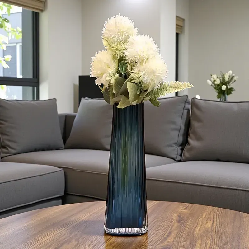 فازة زجاجية زرقاء طويلة بتصميم مخطط - قطعة ديكور عصرية بارتفاع 30 سم، موديل 030537