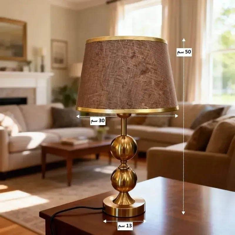 أبعاد الأباجورة الذهبية الارتفاع 50 سم والقطر 30 سم.