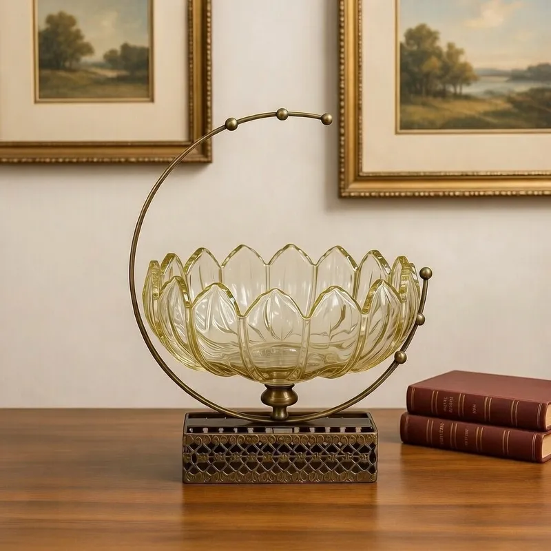 وعاء كريستال لوتس مع إطار معدني هلالي للديكور الفاخر