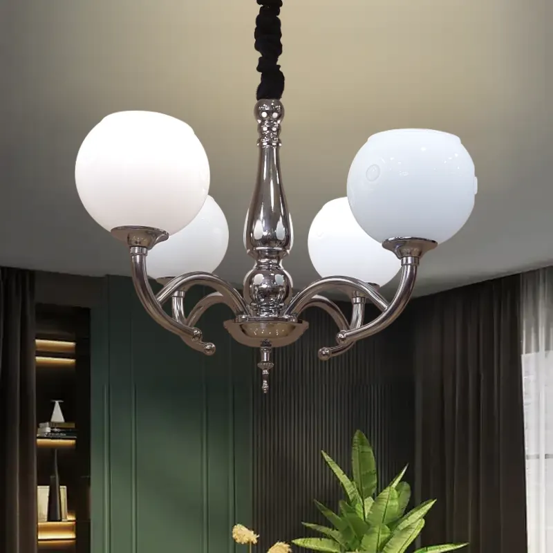 نجفة معدنية أنيقة بتصميم كلاسيكى 4 ذراع تنتهى بكلوبات بيضاء لضمان إضاءة كافية لأى غرفة