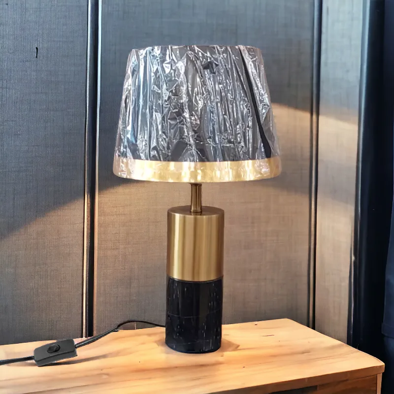 أباجورة نوم قاعدة رخام موديل 026651 على سطح خشبى 1.webp