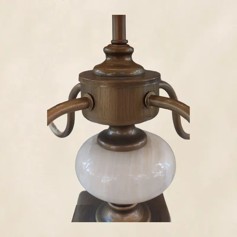 أباجورة نوم كلاسيكية موديل 016657 صورة مقربة للرخامة البضاوية 1.webp