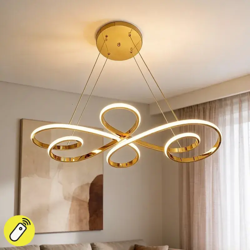 نجفة ليد ذهبية بتصميم عصري منحني وإضاءة دافئة لغرف المعيشة.